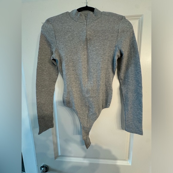 Gray long sleeve body suit from fashion nova. Size large. - Picture 2 of 4
